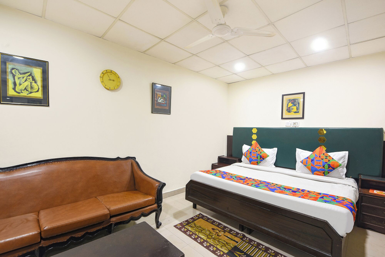 Room 4, Fabhotel Guru Kripa Residency, Gurgaon