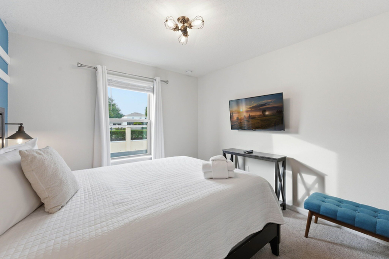 Room 3, Spacious Disney Getaway, Sleeps 14, Osceola