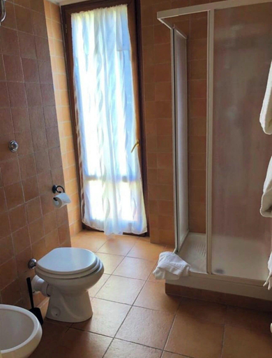 Bathroom 2, Villa Tuscany Siena, Siena