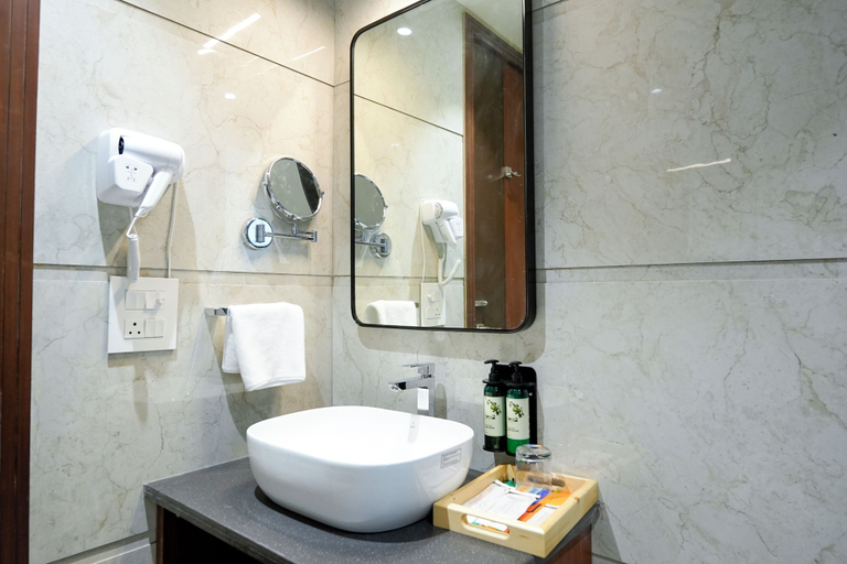 Bathroom 3, ALIVAA boutique DLF Cybercity Gurugram, Gurgaon