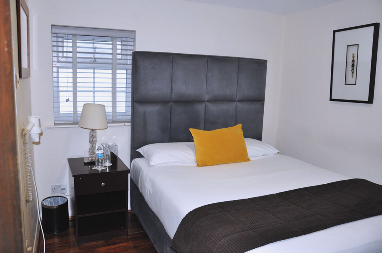 Room 5, Nap Barnet Hotel, London