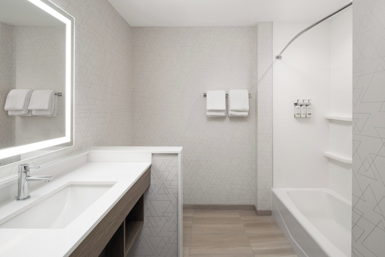 Bathroom 3, Holiday Inn Express & Suites ANCHORAGE - MIDTOWN by IHG, Anchorage