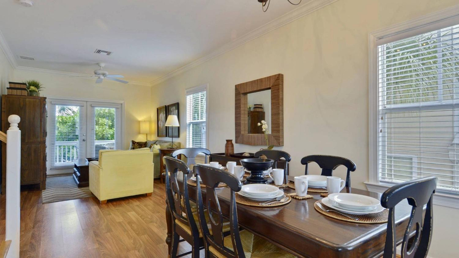 Food & Drinks, Coral Villa by Avantstay Close 2 DT Key West Shared Pool & Patio!, Monroe