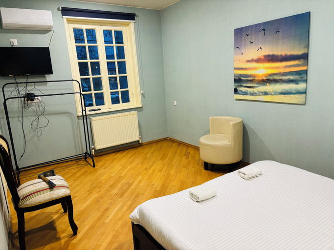 Room 3, 62 Dimitri Uznadze str., Tbilisi