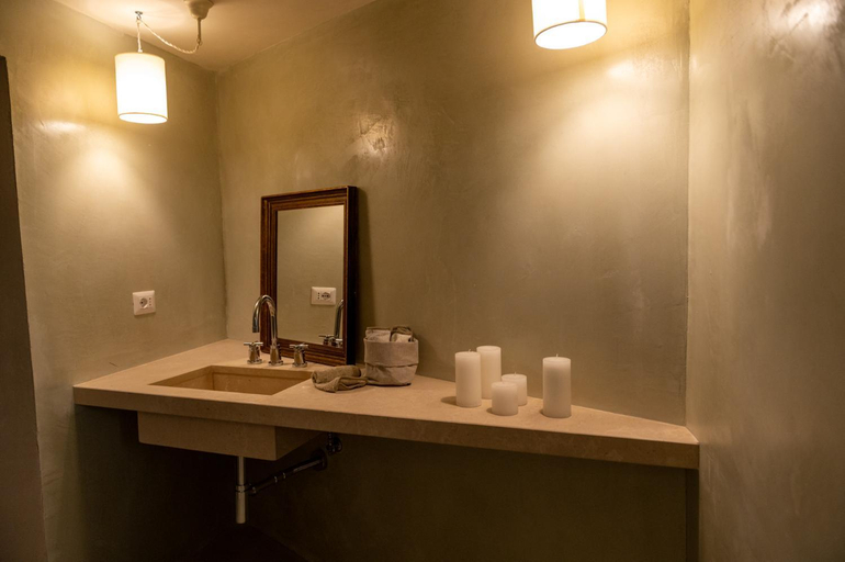 Bathroom 3, Palazzo Pati, Lecce
