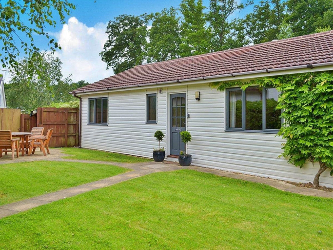 Exterior 2, Bungalow in Bovey Tracey With Hot Tub, Devon