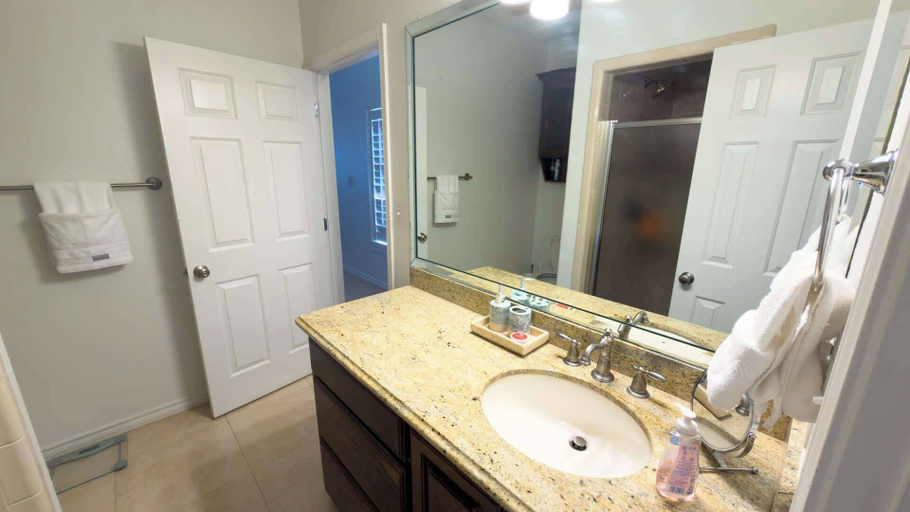 Bathroom 5, Sunset Bay Views - Private 3 Levels - Rooftop Patio, Cameron