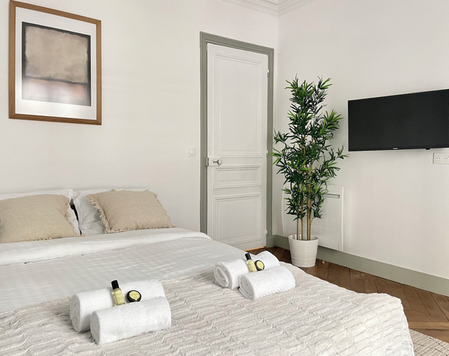 Bedroom 3, 1590 Legendre, Paris