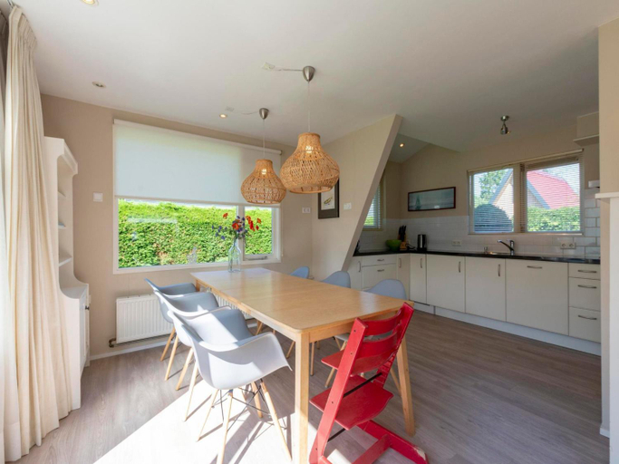 Others 5, Holiday Home Sint Maartenszee near Beach, Zijpe