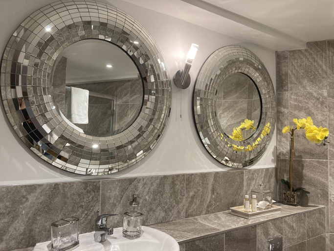 Bathroom 3, Streamside Apartment, Somerset