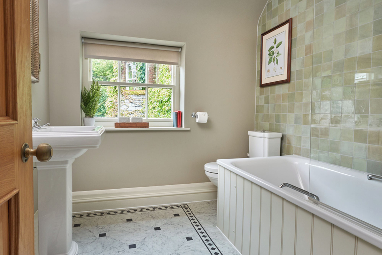 Bathroom 3, King John Inn, Wiltshire