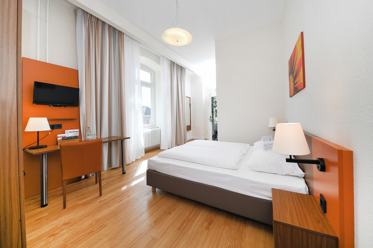 Bedroom 3, TOP VCH Bildungshaus St. Bernhard - Wohnen und Tagen, Rastatt