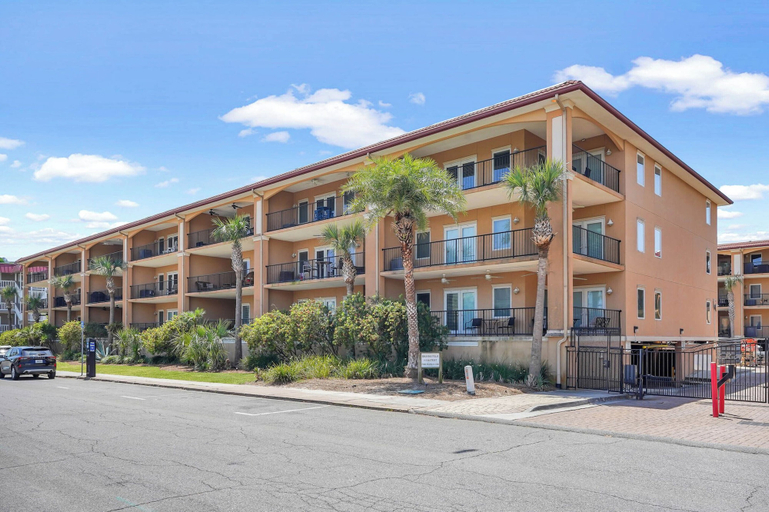 Exterior & Views, Brass Rail 310, Chatham