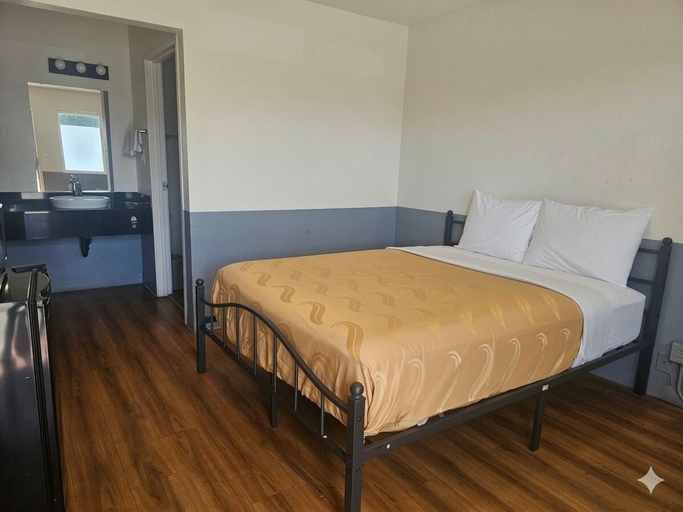 Room 4, Bridgeview, Fresno