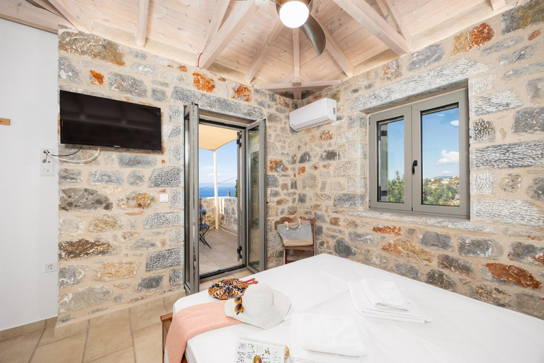 Others 3, Villa Dioni Tria, Peloponnese