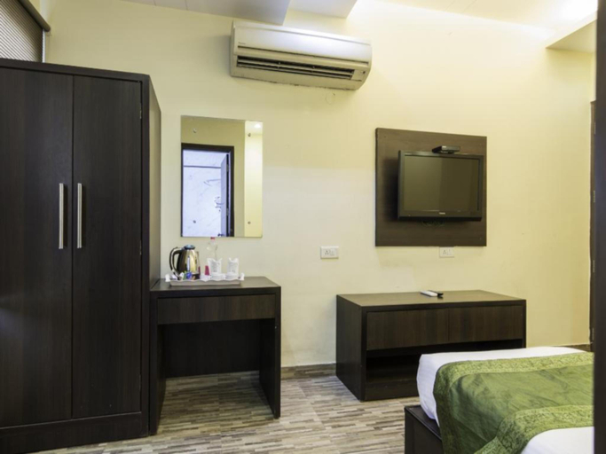 Bedroom 1, Hotel Olive Inn, Delhi