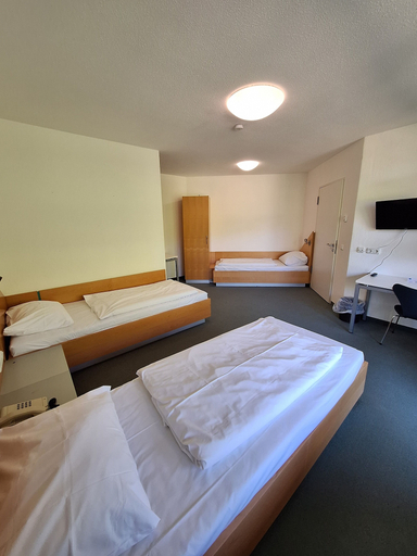 Bedroom 4, Sportschule Oberhaching, München