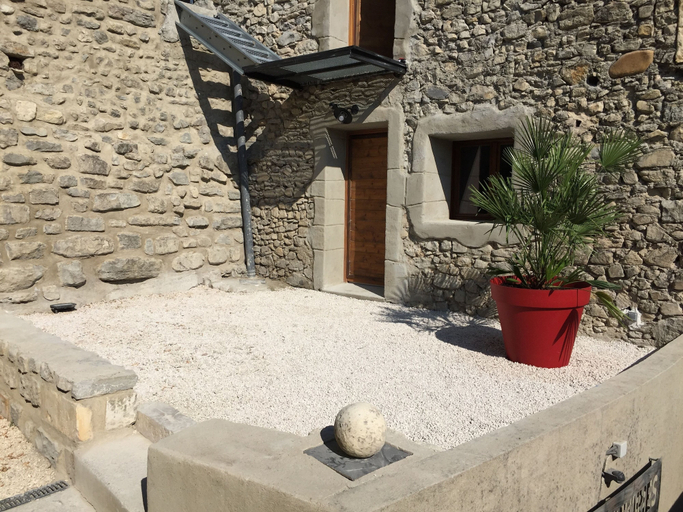 Exterior detail 5, Loft Los Angeles, Ardèche