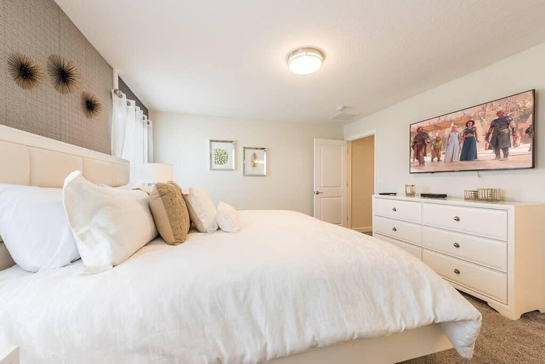 Room 4, Themed 4BR Home-mickey & Star Wars, Pool, Spacious, Osceola