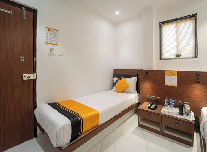 Room 3, Glitz Rexton Inn - IIT Powai, Mumbai Suburban