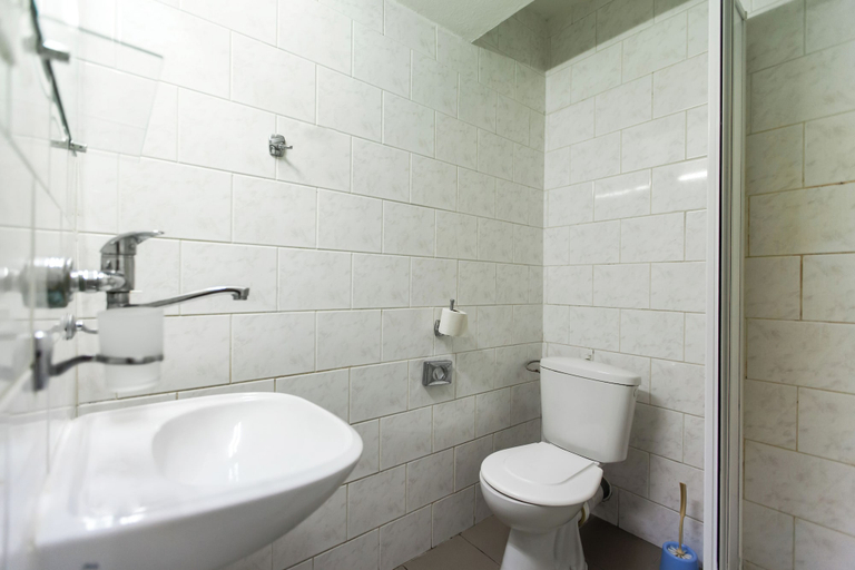 Bathroom 5, Alžbeta - Liečebné termálne kúpele, Žiar nad Hronom
