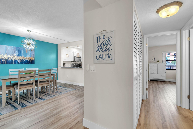 Food & Drinks, Golden Shores 210, Pinellas