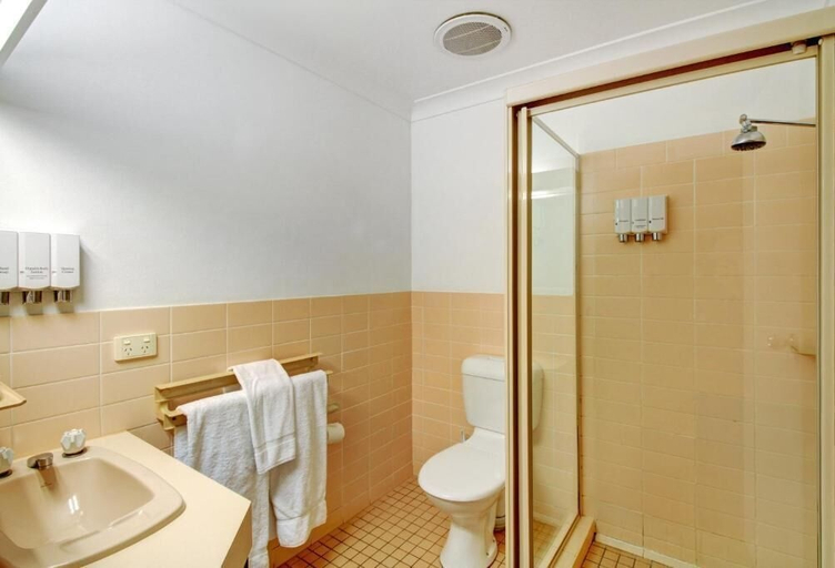 Bathroom, Town Beach Motor Inn, Port Macquarie-Hastings - Pt A