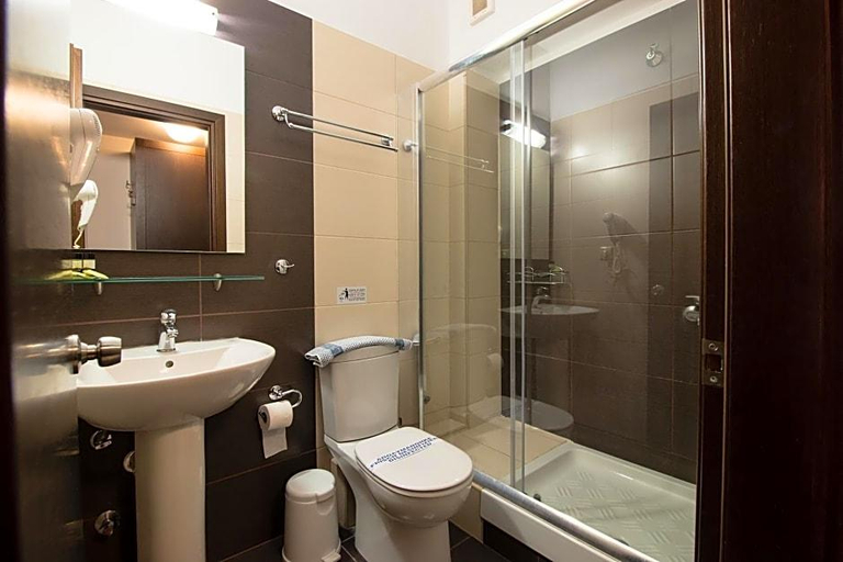 Bathroom 4, Hotel Giannoulis, Central Macedonia