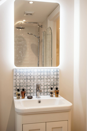 Bathroom 4, The Stables Banham Cottages, Gloucestershire