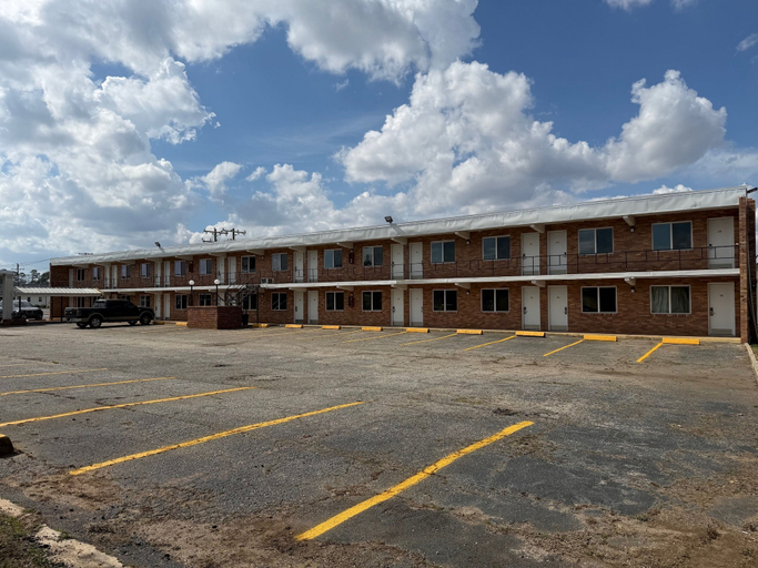 Exterior & Views 2, Deluxe Inn, Greenville