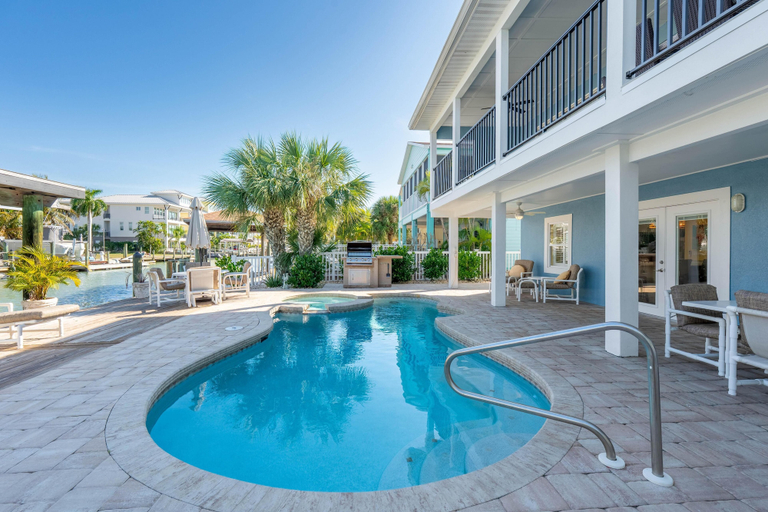 Pool 3, 218 Dolphin Beach House, Lee