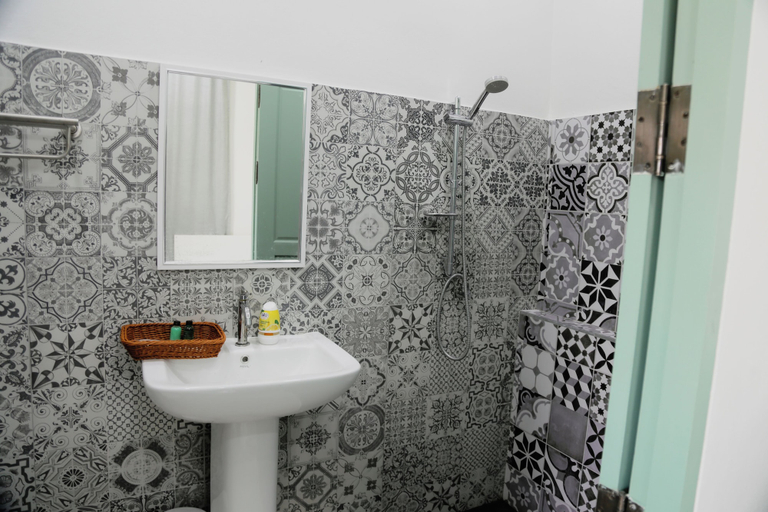 Bathroom 5, Dinnano Krabi, Khlong Thom