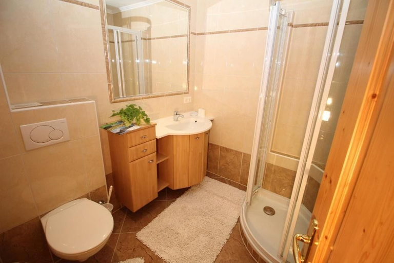 Bathroom 3, Das kleine Berghotel, Hermagor