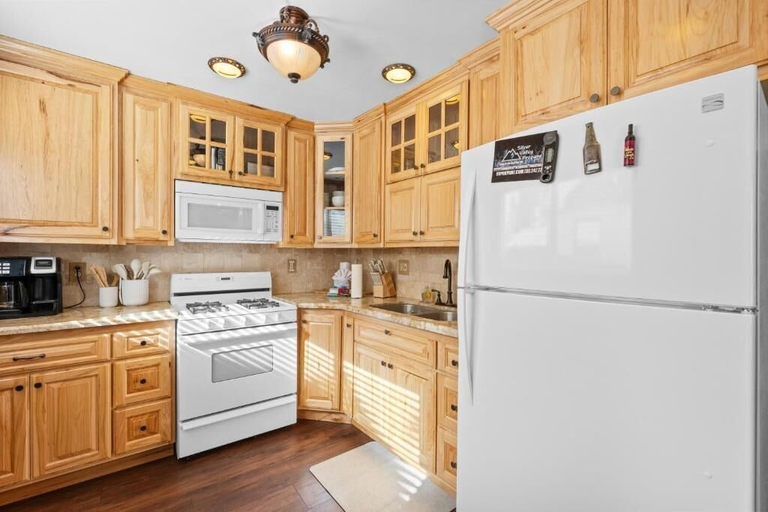 Private kitchen 5, Chalet Brewski, San Bernardino