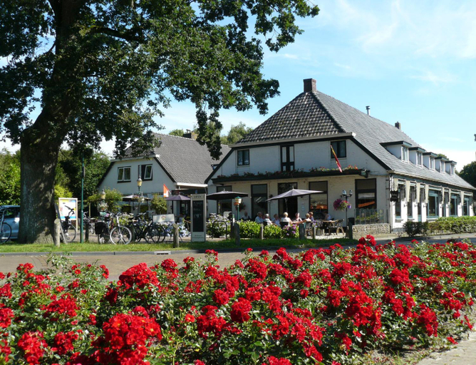 Others 4, Hotel de Koningsherberg, Aa en Hunze