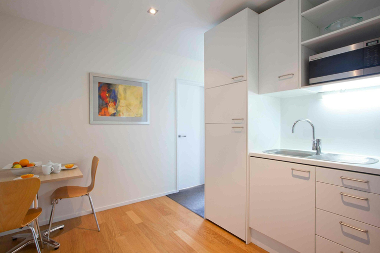 Food & Drinks 5, Auckland Harbour Suites, Waitakere