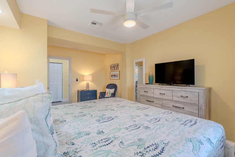 Room 4, 218 Beach House on Primo, Lee