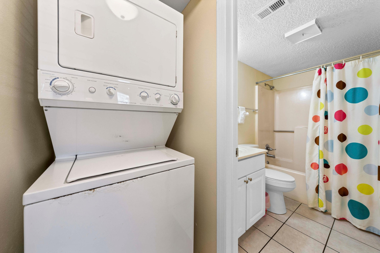Bathroom 3, Sunswept 201, Baldwin