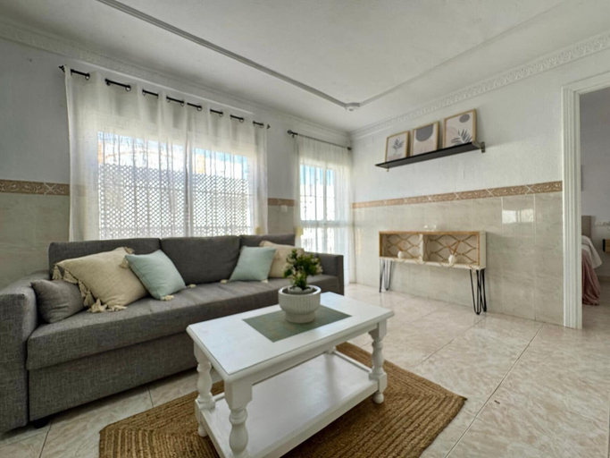 Living area 4, El Cerro de Villasultana. A 3 min. a pie de playa, Cádiz