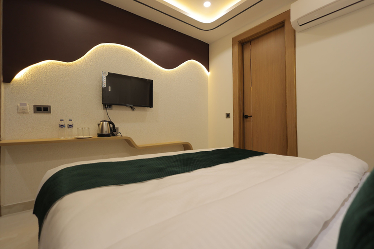 Room 5, Hotel Sarovar Hill, Dehradun