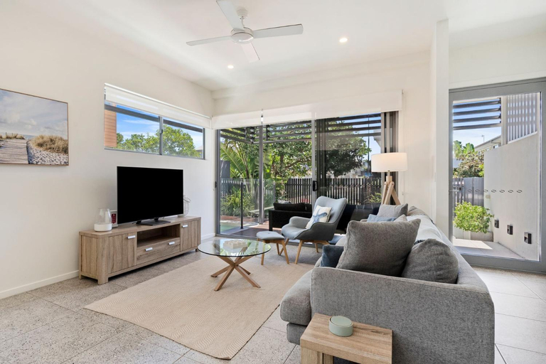 Others 5, Stylish Beach Villa, Tweed Heads