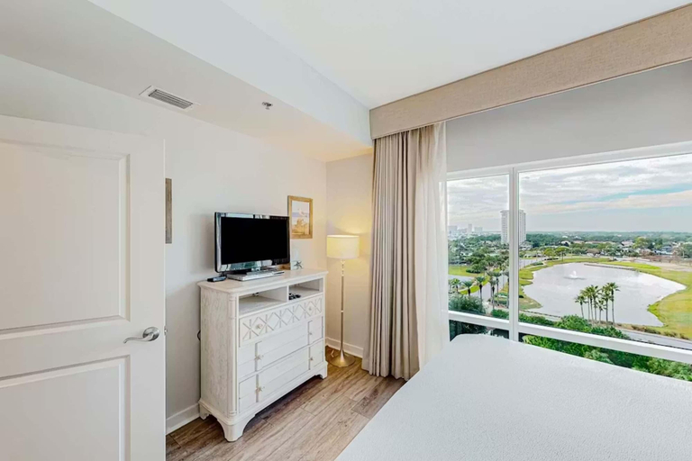 Room 3, Luau II 6832/6834 - Sunset Suite, Walton