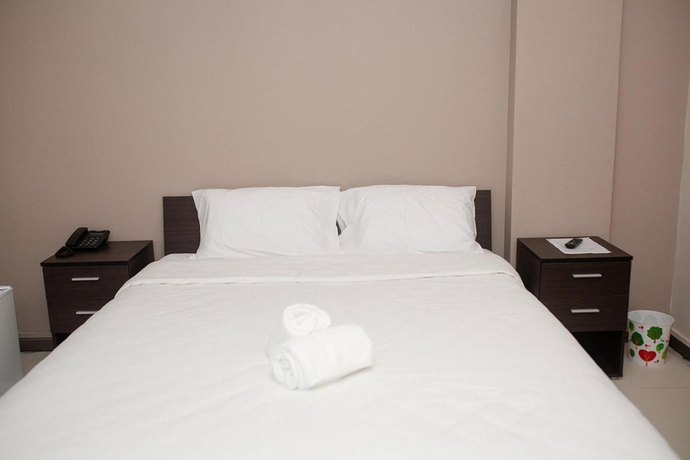 Bedroom 2, Landmark Hotel