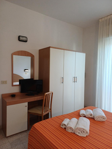 Bedroom 3, Hotel Delfino Riccione, Rimini