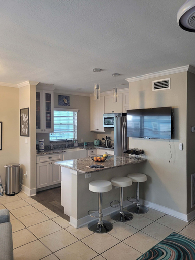 Room 5, 1b1b Resort Condo 2 Blocks to Clearwater Beach, Pinellas