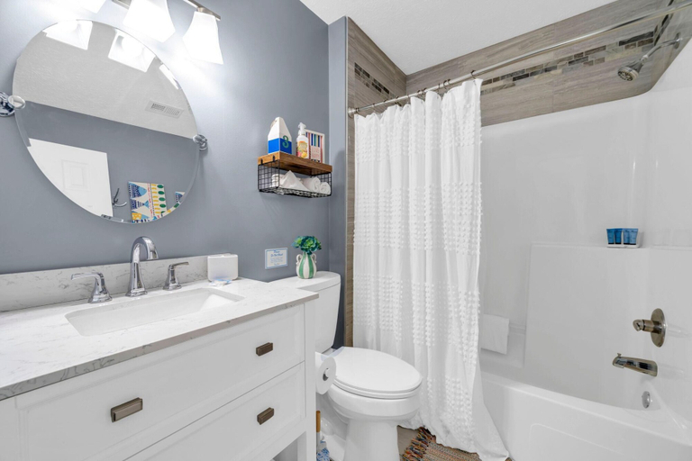 Bathroom 4, Sunnyside Up in PCB, Bay