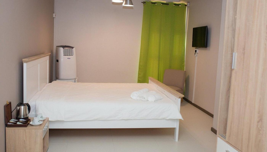 Bedroom 3, Landmark Hotel
