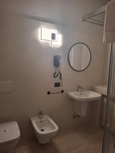 Bathroom, Hotel Agnello, Varese