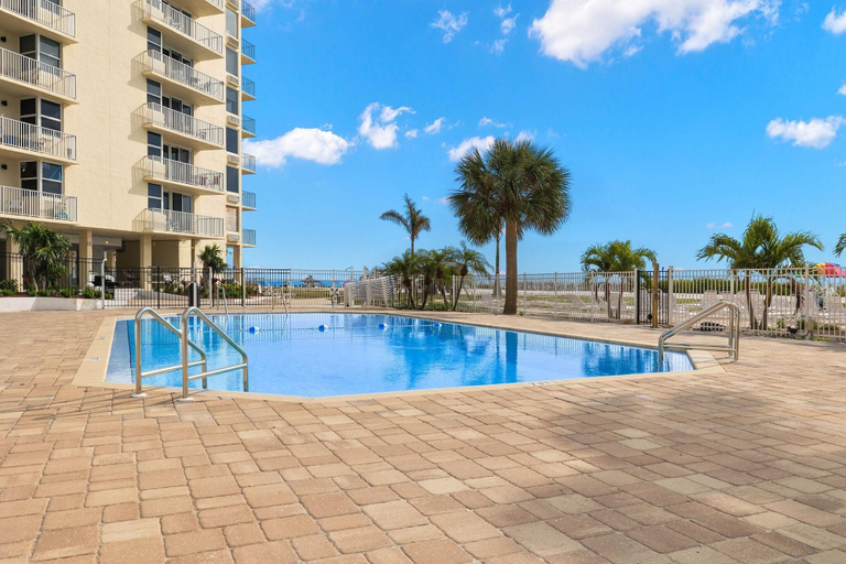 Sport & Beauty, Estero Beach & Tennis 1102-a, Lee