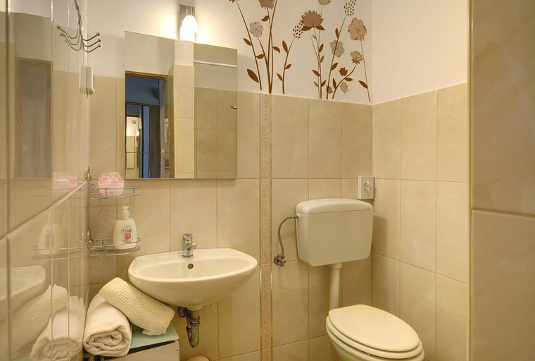 Bathroom 4, Apartments Barat, Kanfanar